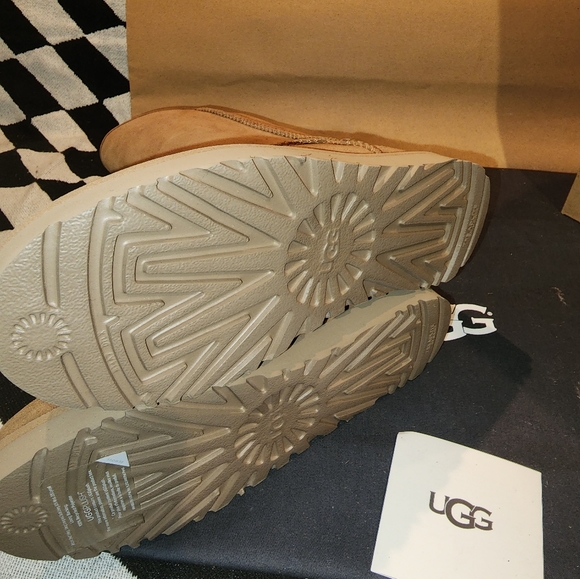 Ugg boots - Picture 8 of 10